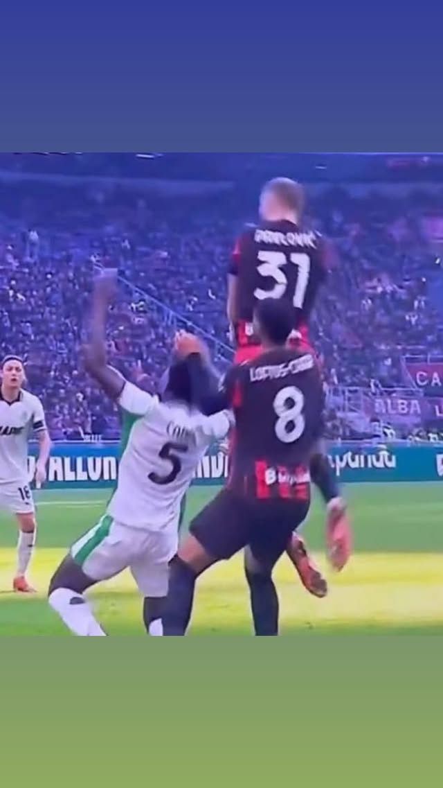 Leao polemico, gol annullato contro il Sassuolo